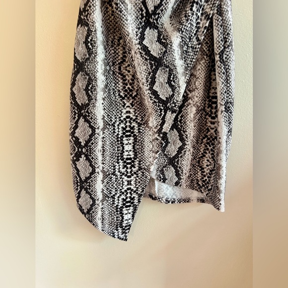 SMALL MINI SNAKESKIN PRINT DRESS. TAG ON - NEVER WORN. CRAVE FAME BRAND. - Picture 3 of 4